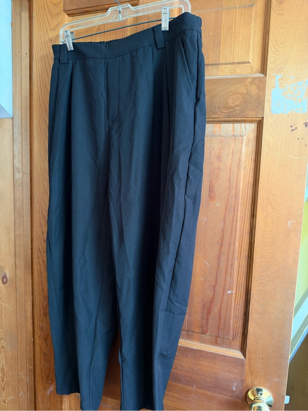 HALARA Black High-Waist Pleated Trousers